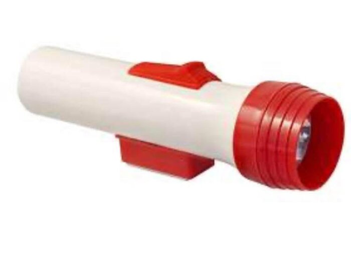 Vit ficklampa med rött huvud och röda detaljer.