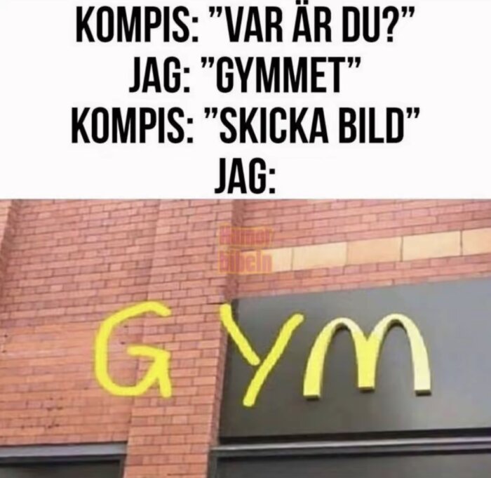 Skylt på byggnad med texten "YM" där "G" ritat i gult, som en rolig bild på att vara på gymmet.