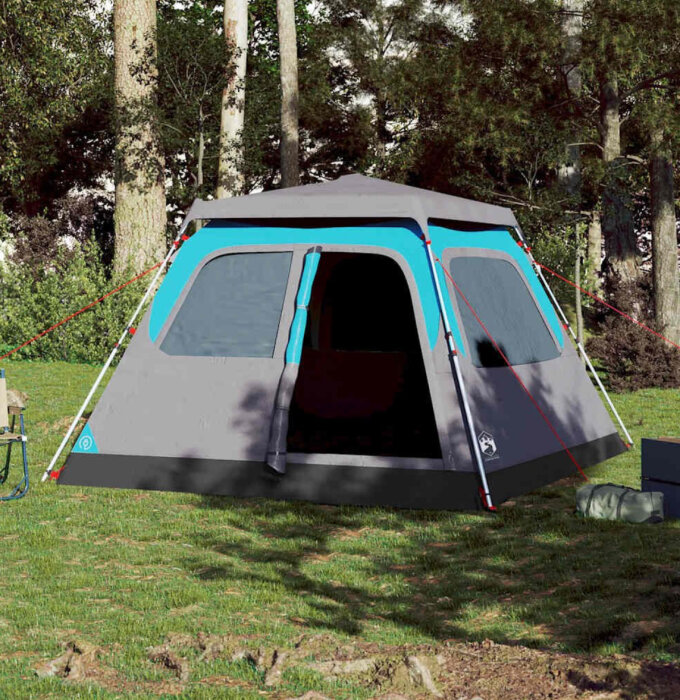 Ett grått och blått tält uppställt i en skogsmiljö, med träd och buskar i bakgrunden, del av ett diskussionsforum om tältsorter.