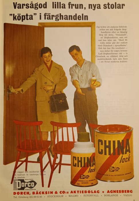 Retroreklam från 1961 för China lack med ett par som visar nymålade röda stolar.