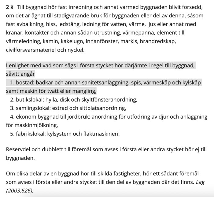Textavsnitt från jordabalkens 2 § om byggnadstillbehör, inklusive regler för olika fastighetstyper som bostad, butiks- och samlingslokal.