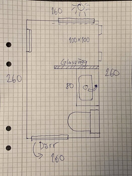 Skiss över ett badrumsplanlösning på rutat papper, visar placering av fönster, glasvägg, toalett och dörr. Mått anges för olika delar.
