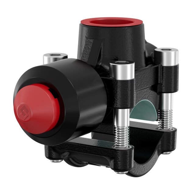 Svart kulventil med rött vred monterad på ett rör, klar för installation och flödeskontroll.