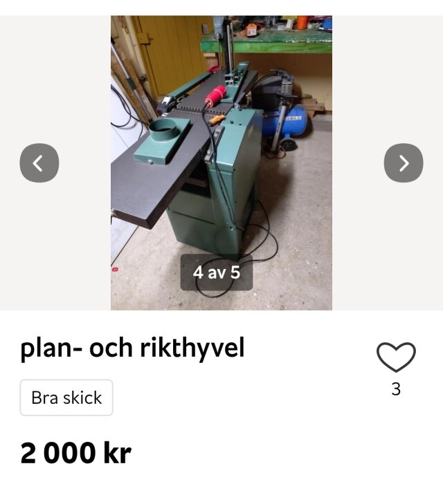 Plan- och rikthyvel i gott skick med grön maskinkropp och svart arbetsyta i garageverkstad.