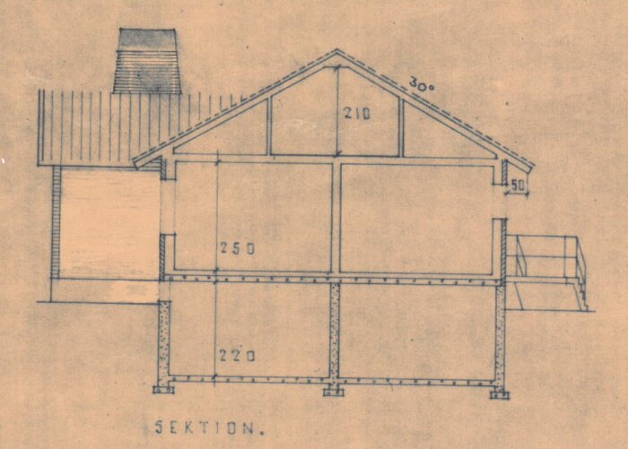 Sektion med ritning av hus från 1962, visar två våningar med tjocklekar angivna som 250, 220 och 210 mm. 30° taklutning och markering av sektion.