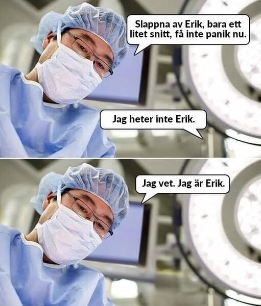 Kirurg i operationssal pratar med patient; första panelen säger "Slappna av Erik...", patient svarar "Jag heter inte Erik." Andra panelen: "Jag vet. Jag är Erik.