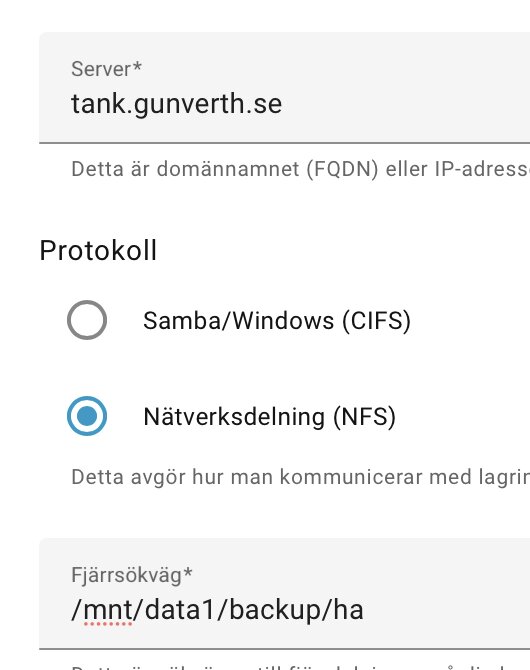 Användargränssnitt för serverkonfiguration med värdnamn tank.gunverth.se, val av NFS-protokoll och fjärrsökväg /mnt/data1/backup/ha.