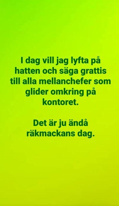 Textbild med grön bakgrund: "I dag vill jag lyfta på hatten och säga grattis till alla mellanchefer som glider omkring på kontoret. Det är ju ändå räkmackans dag.
