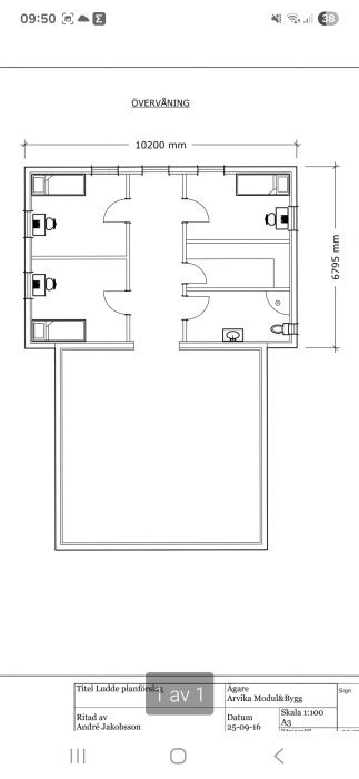 Ritning av övervåning med tre sovrum och ett badrum. Inkluderar väggdimensioner och finns med måtten 10200 mm x 6795 mm.