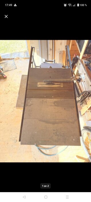 Inca universal träbearbetningsmaskin med långhålsborr i en verkstad.