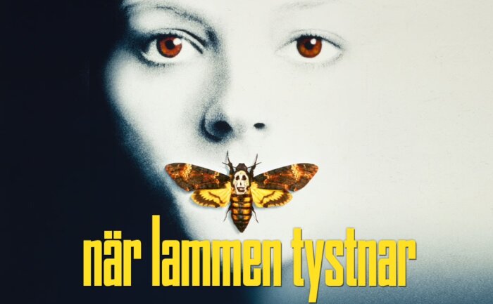 Filmomslag för 'När lammen tystnar' med ett ansikte, en dödskallefjäril och gul text.