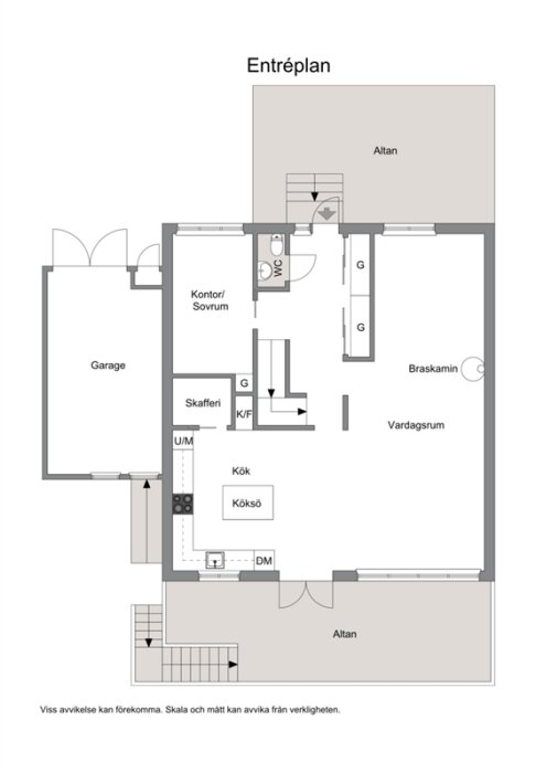 Planritning av entréplanet i ett hus med garage, kök, vardagsrum, braskamin, kontor/sovrum, WC och altan.