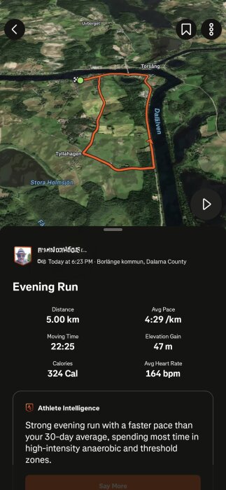 Satellitbild med markerad löprunda i Torsång, 5 km lång. Statistik: tempo 4:29/km, tid 22:25, höjdstigning 47 m, puls 164 bpm, 324 kalorier brända.