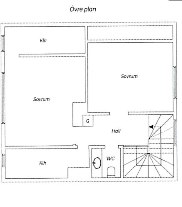 Planritning av övre plan med två sovrum, en hall, trappa, wc och kattvindar. Diskuteras hur det ska bli tre sovrum med befintlig planlösning.