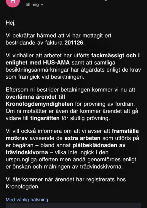En skärmdump av ett officiellt meddelande om ett bestridande av faktura, med hänvisning till Kronofogden och tingsrätt för fortsatt hantering.