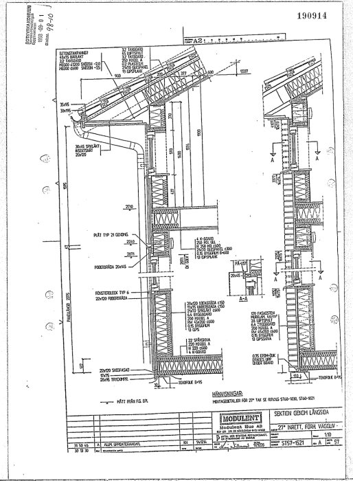 Sektionsritningar av byggnad med detaljerade mått och materialbeskrivningar, inklusive tak- och väggkonstruktioner.