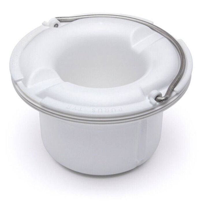 Vit, demonterbar vattenlåsinsats från Purus med metallhandtag, använd i vanlig golvbrunn som Oden eller Freja med centrerat utlopp.