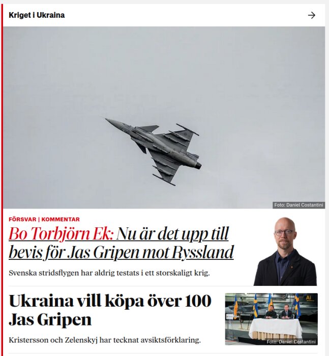 Jas Gripen stridsflygplan flyger på en grå himmel under en övning eller mission.