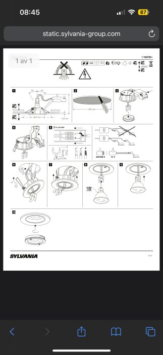Illustration av installationsmanual för spotlight i badrum, med steg-för-steg anvisningar och diagram för korrekt montering och byte av ljuskälla.
