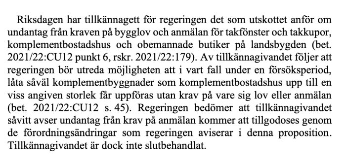 Utdrag ur ett riksdagsbeslut om undantag från krav på bygglov och anmälan för komplementbostadshus och byggnader på landsbygden.