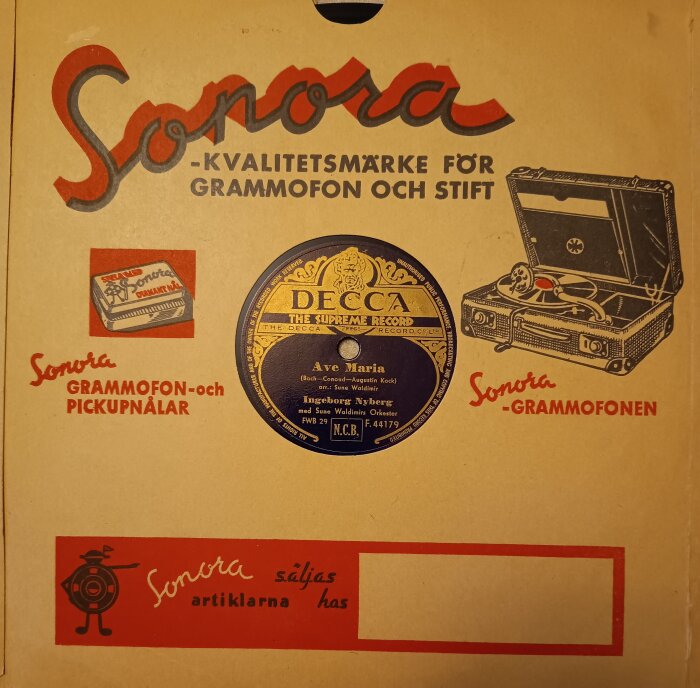 Omslag till gammal stenkaka med texten "Sonora-kvalitetsmärke för grammofon och stift" samt en illustration av en grammofon.
