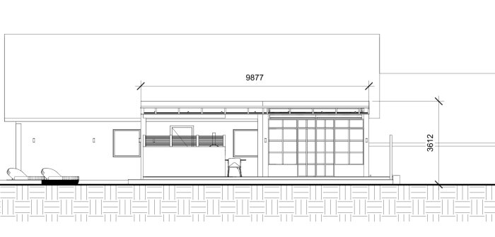 Byggritning av ett hus med måttangivelser och detaljerade vägg- och takdelar, fokuserar på byggarea och tak med öppna väggar.