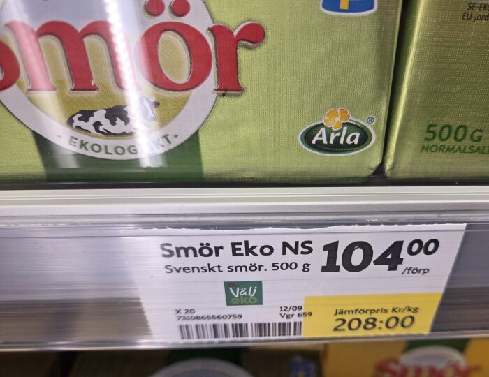 Förpackning med Smör Eko NS från Arla, ekomärkt, 500 g. Pris 104 kr per förpackning, jämförpris 208 kr/kg.