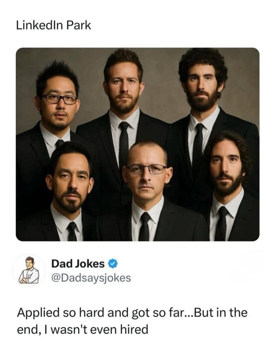 En humorbild med fem kostymklädda män med texten "LinkedIn Park" och ett skämt om anställningsprocessen från ett Twitter-inlägg.