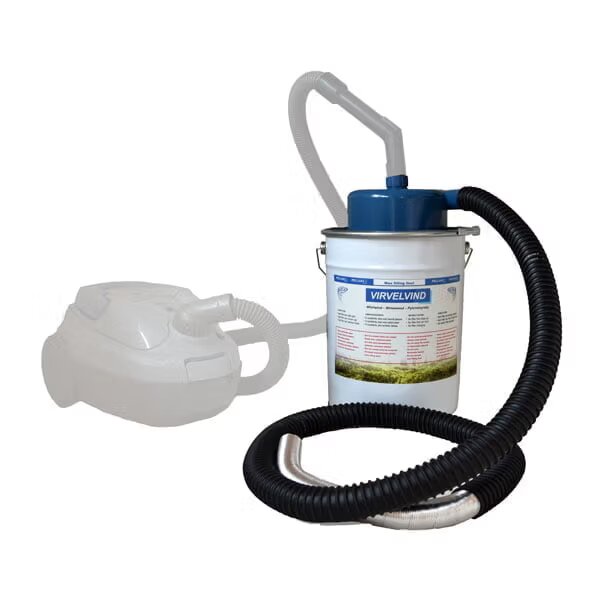 Pelletspanna-cyklon, "Virvelvind", ansluten till en dammsugare för effektiv askfiltrering.