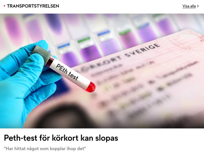 PEth-test för körkort visas med blå handske och svenskt körkort i bakgrunden.