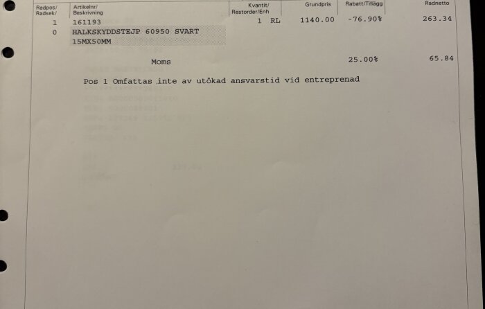 Kvitto med 1140,00 kr grundpris och 76,90% rabatt för halkskyddstejp från Ahlsell, slutpris 263,34 kr, text om entreprenadansvar.