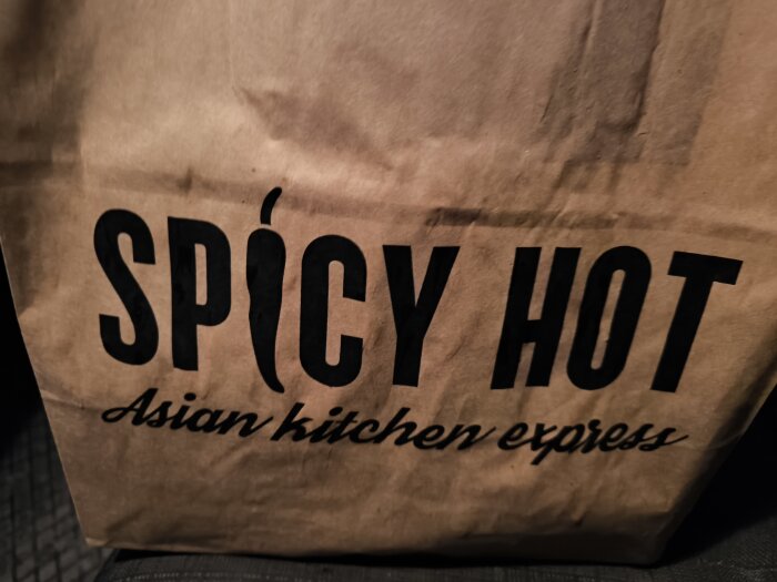 Papperspåse från Spicy Hot Asian Kitchen Express.