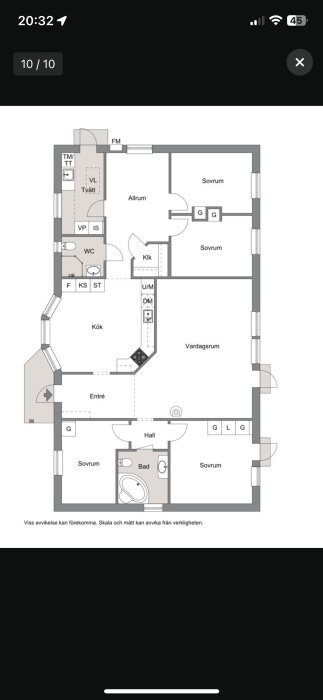 Planritning över ett hus på 130 kvm från 2009, visar kök, vardagsrum, flera sovrum, badrum och tvättstuga.