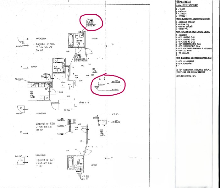 Planritning som visar lägenheters ventilation och rördragningar, med två områden markerade i blått där köket planeras flyttas till sovrummet.