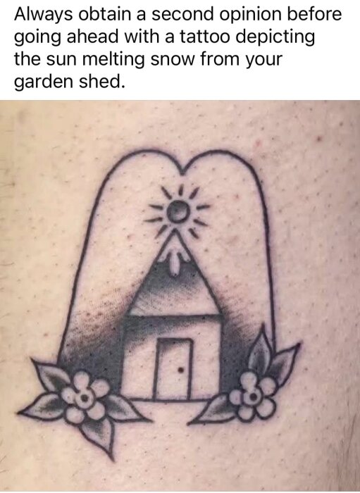 Tatuering av en stuga med sol ovanpå, smältande snö och blommor runtom på huden.