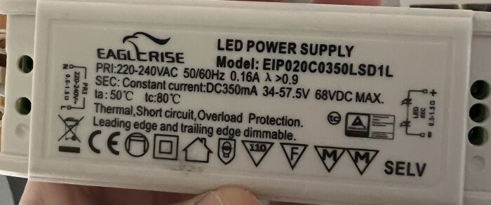 Bild på en LED-transformator från EagleRise med modellnummer EIP020C0350LSD1L, visar specifikationer och olika symboler för elektrisk användning.
