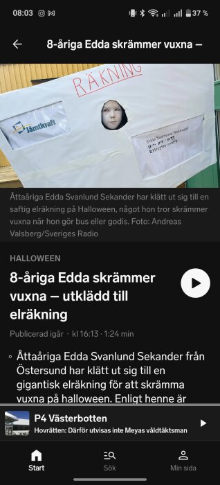 Barn utklädd till en gigantisk elräkning för Halloween, med text och logo synliga.