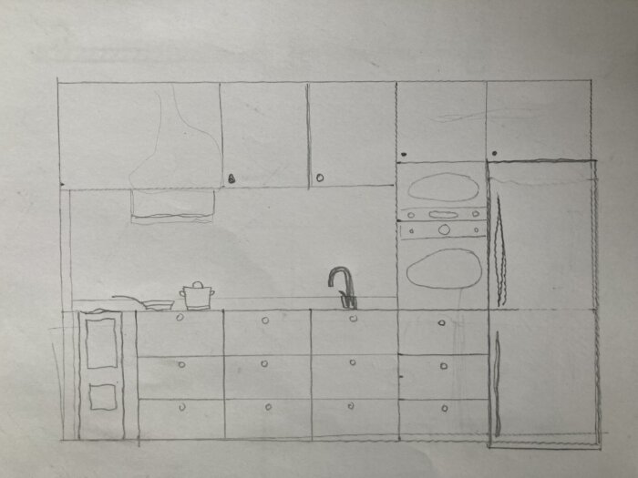 Handritad kökslayout med diskho, ugn, kyl och överskåp. Skåpen är placerade mot en vägg och det finns en kran ovanför diskhon.