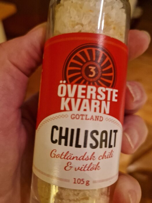 Flaska med chilisalt från "Överste Kvarn" i Gotland med Gotländsk chili och vitlök.