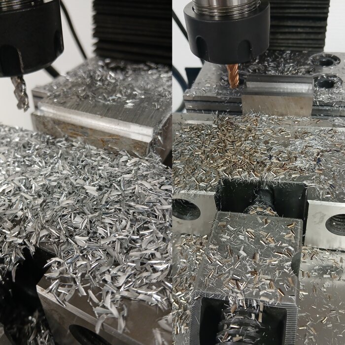 Fräsning av metall med metallspån på bordet, fräshuvudet och spånor synliga i närbild.