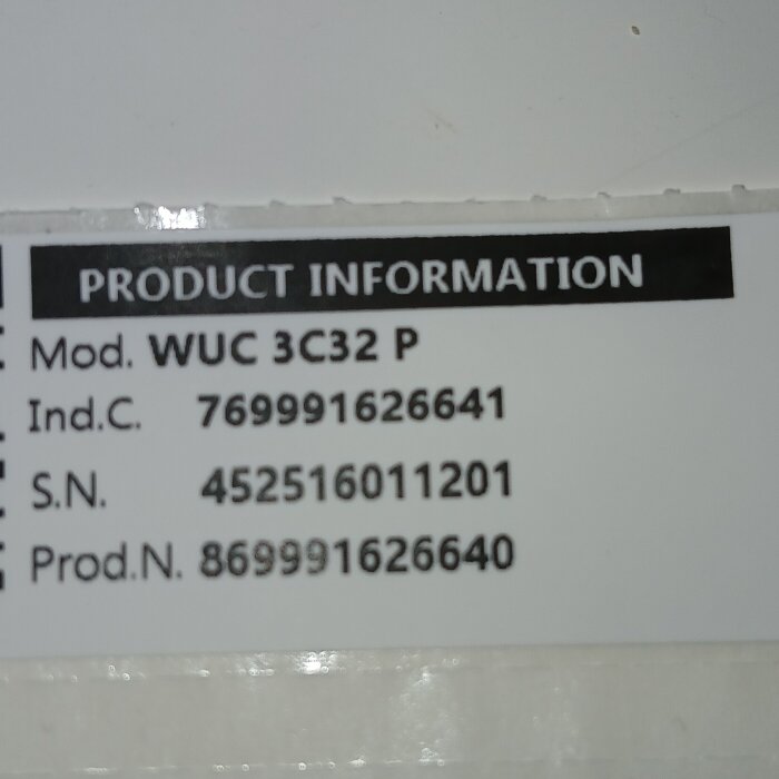 Produktinformationsetikett med modell WUC 3C32 P, Ind.C 769991626641, S.N. 452516011201 och Prod.N 869991626640.