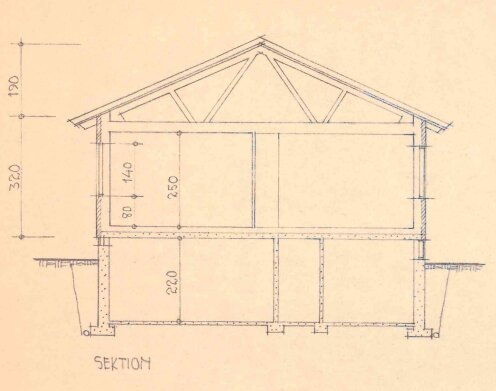 Ritning av ett hus i genomskärning med markerade mått för bärande och icke bärande väggar i källaren.