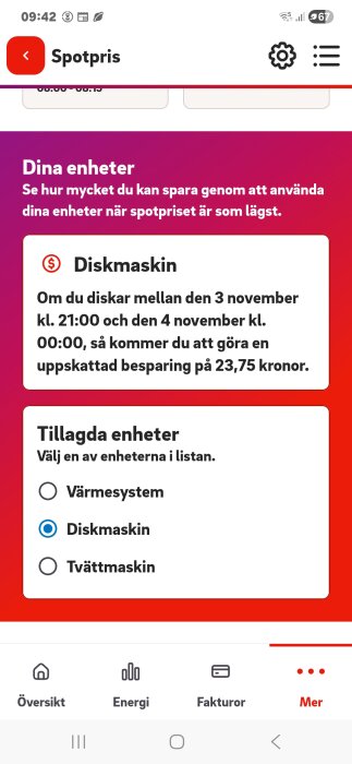 App-skärm med spotprisinformation och besparing för diskmaskin, valt i enhetslista, med instruktioner för specifika tidpunkter.