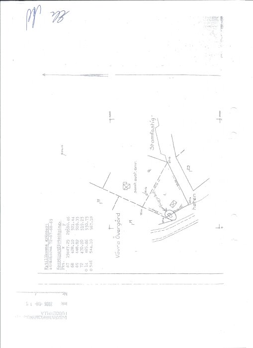 Karta som visar en planritning för ett servitut med vägar, fastighetsgränser och mätpunkter markerade.