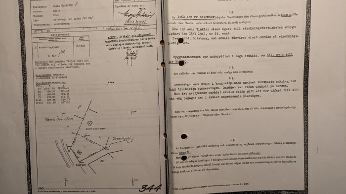 Karta över fastighet Våvra Övergård med servitut för utfart till sydost angränsande planväg, inkluderar koordinater och gränser i Göteborg och Bohus län.