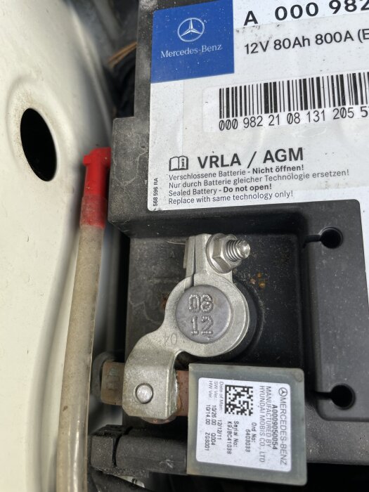 Bilbatteri av märket Mercedes-Benz, VRLA/AGM, 12V 80Ah.