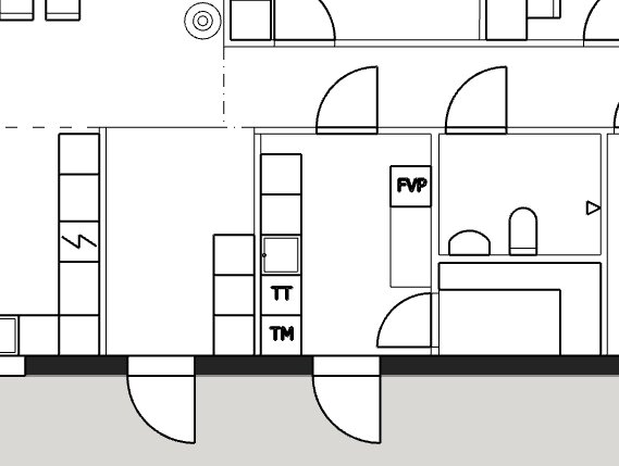 Ritning av husets planlösning med fokus på hallen och placeringen av kamin för optimal värmespridning.