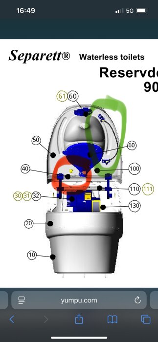 Schematisk bild av separatt-toalett med vajer markerad i grönt och fjäder i rött. Vajern går från knappen fram till insynsskyddet bak.