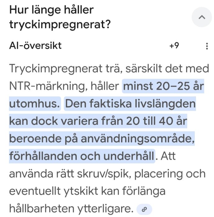 Text om hållbarheten hos tryckimpregnerat trä, utomhuslivslängd 20–25 år eller längre beroende på användning och underhåll.