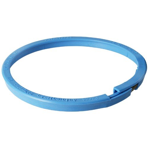 Blå klämring med fjäder på vit bakgrund.